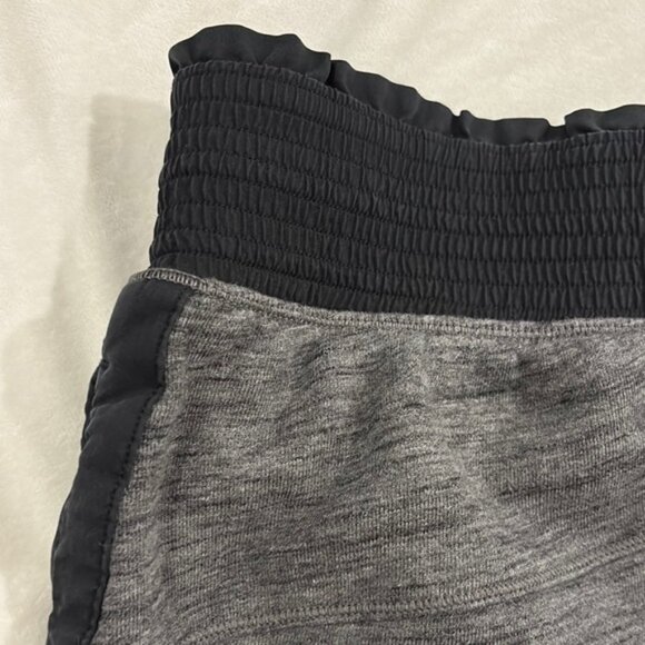 Lululemon size 6 womens Gray and Black Casual Shorts - Picture 4 of 7